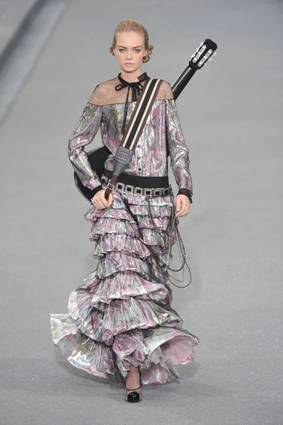 Look 48